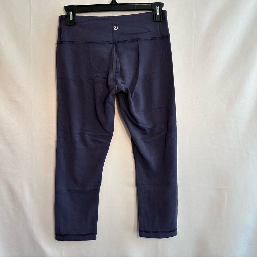 Lululemon Cropped Leggings Size 6 EUC Dark Navy/ Purple - Picture 2 of 5